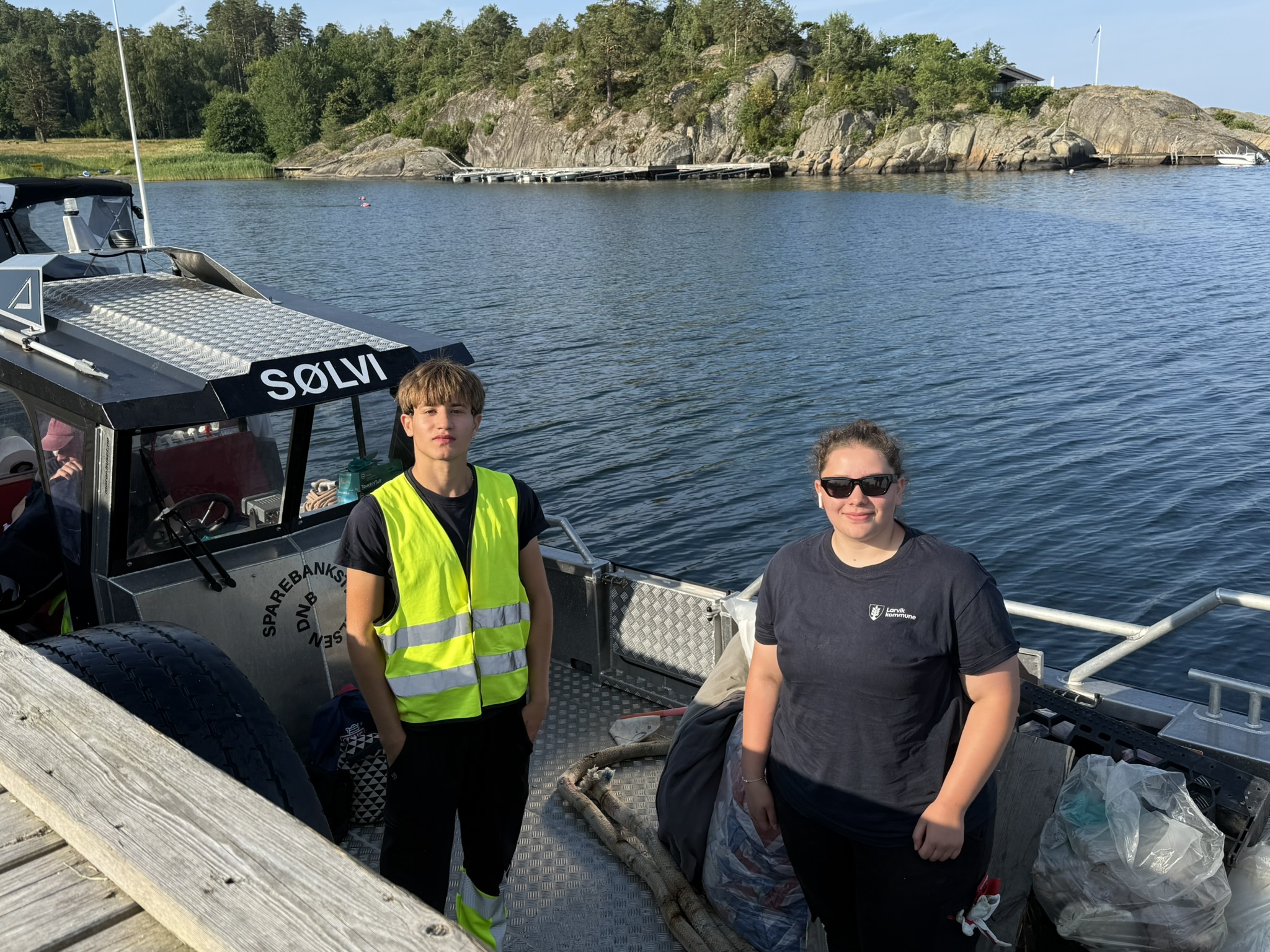Buglem Dagarslan (15) og Zin Tabo (16) har sommerjobb i Skjærgårdstenesten.JPEG