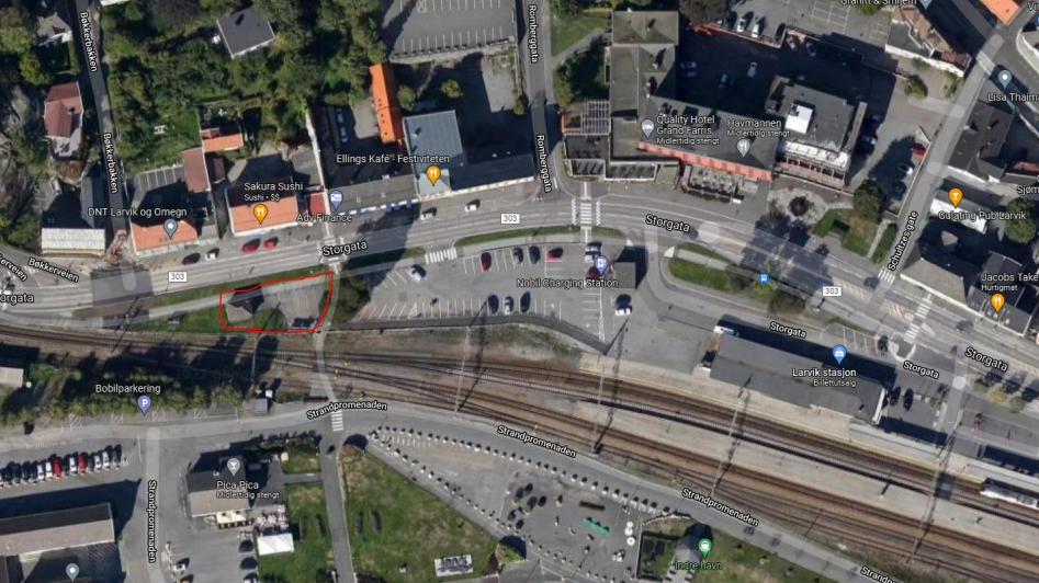 Her ser du flyfoto av pumpehuset og parkeringsplassene.
