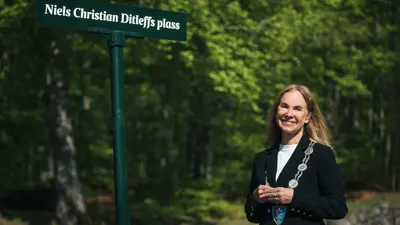 Delte sterk historie da Larvik-krigshelten ble hedret: – Jeg er personlig takknemlig