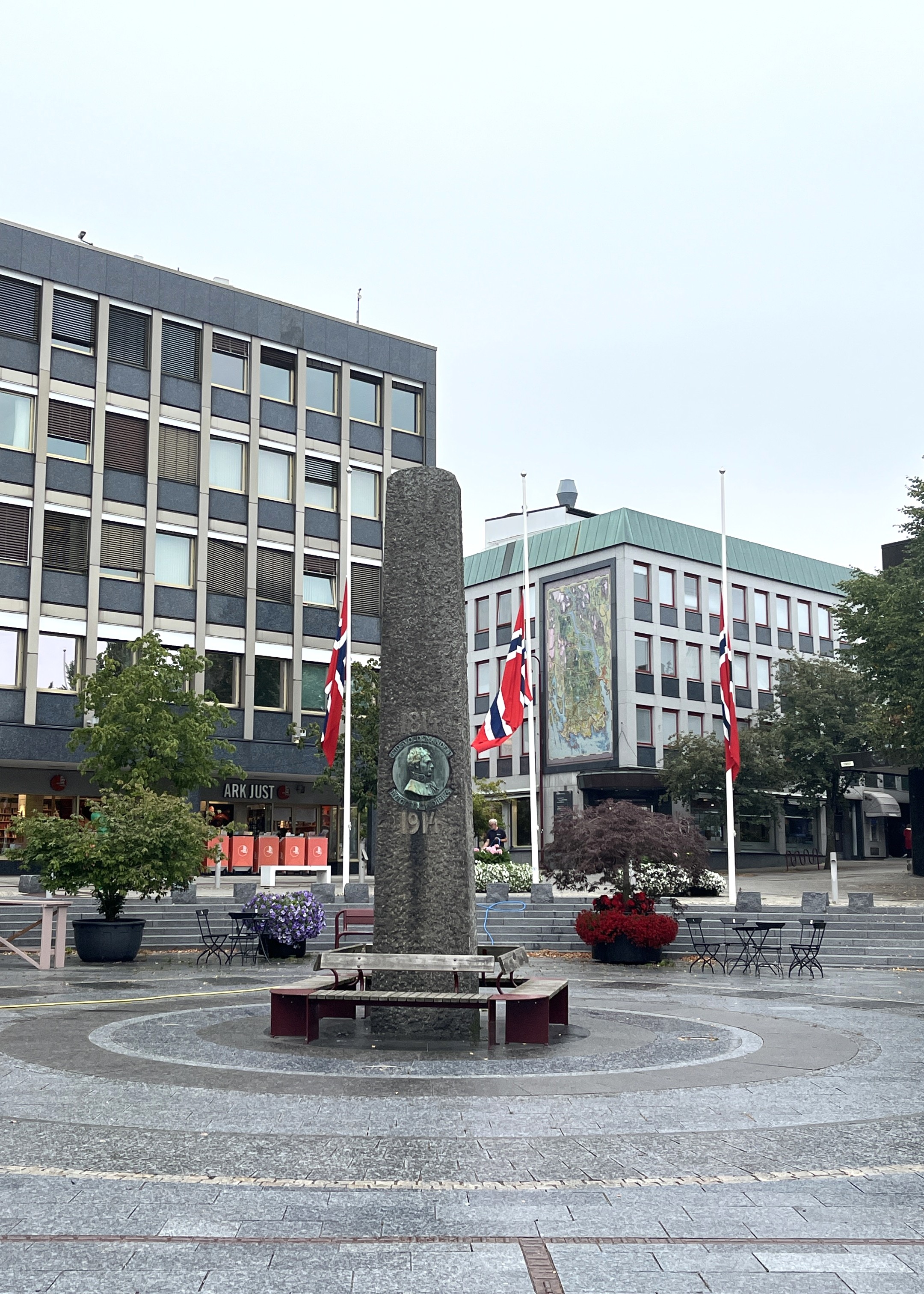 Bautaen På Torget Høydeformat