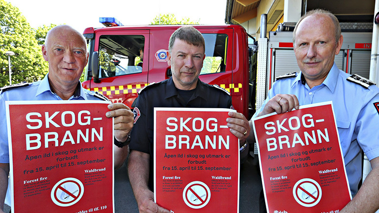 Foto: Vestfold Interkommunale Brannvesen. Fra venstre Magne Johannessen (brannsjef Sandefjord), Per Olav Pettersen (brannsjef Vestfold Interkommunale Brannvesen) og Arve Stokkan (brannsjef Larvik).