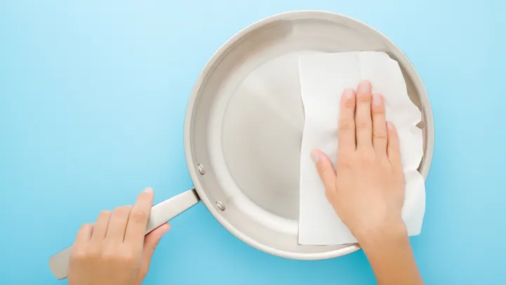 Tørke Av Stekepanne Istock