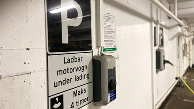 Elbil-eiere må betale for parkering og lading