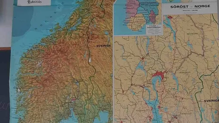 Gamle nedtrekkskart på skolen