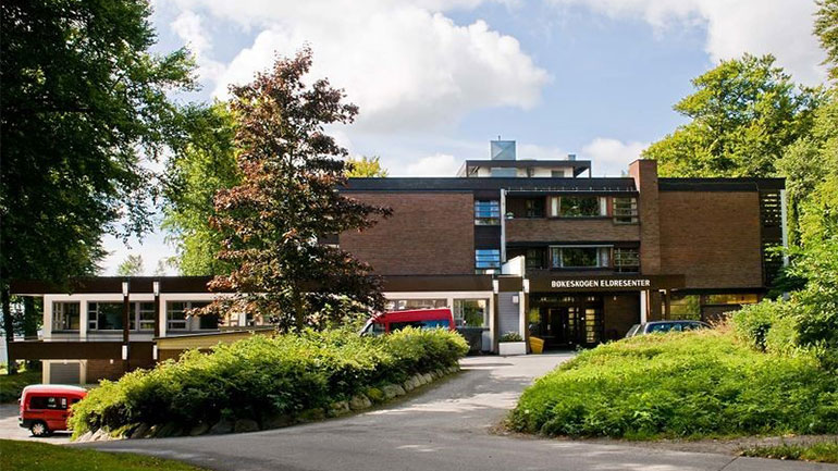 Én person omkommet etter brann ved Bøkesenteret 