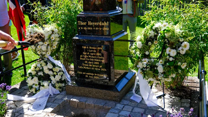 Thor Heyerdahls Familie I Larvik For Minnestund 40