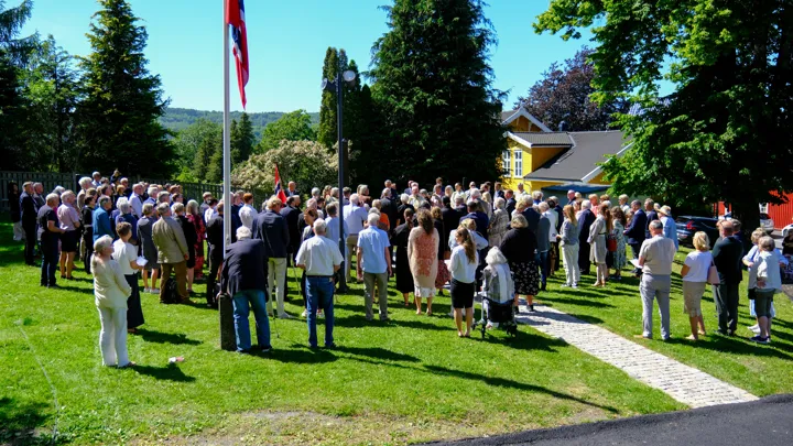 Thor Heyerdahls Familie I Larvik For Minnestund 31