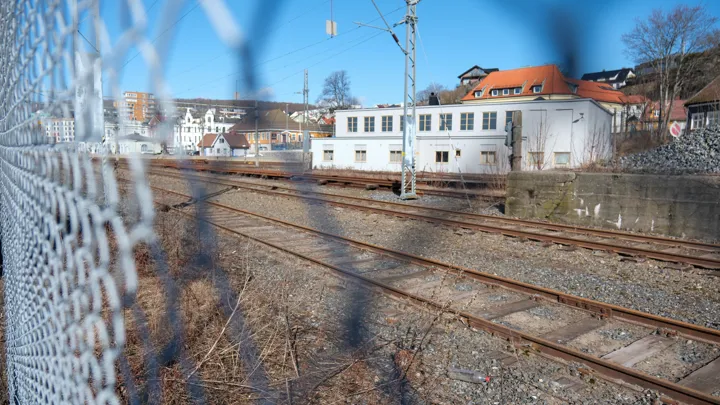 Ordfører Birgitte Gulla Løken Ved Jernbanestasjonen I Larvik 3