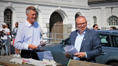 Ordføreren signerte Bypakke Larvik