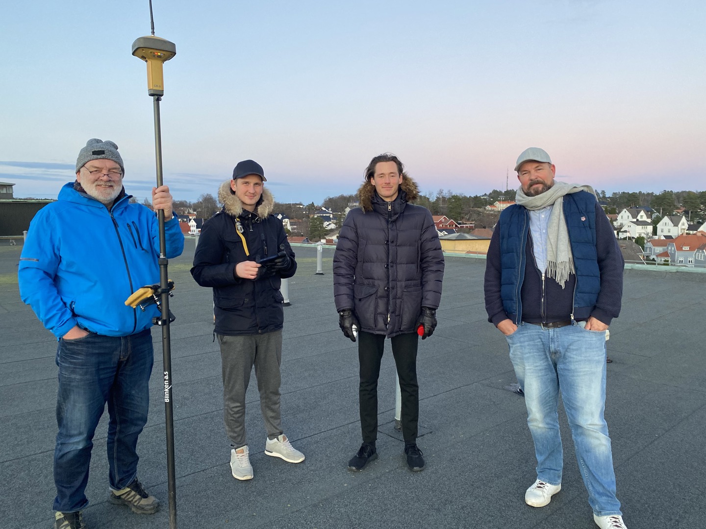VDC Nordic utfører arbeidet med dronefotografering av Helsekvartalet og 3D -modeller av bygningenes innside. Fra venstre: Svein Bonnegolt, Benjamin Aastad, Stein-Erik Petersen og Tom Holbein. Foto: Ragne Farmen.