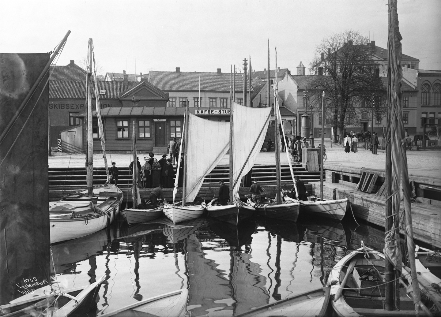 Fiskerhavna i Larvik ca. 1910