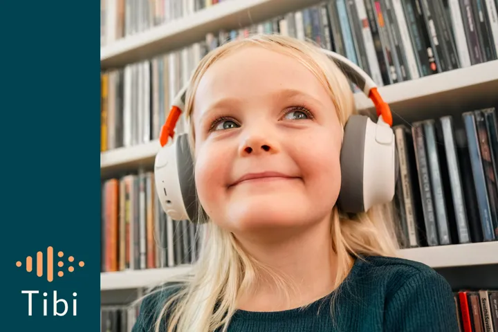 Jente med headset. Foto