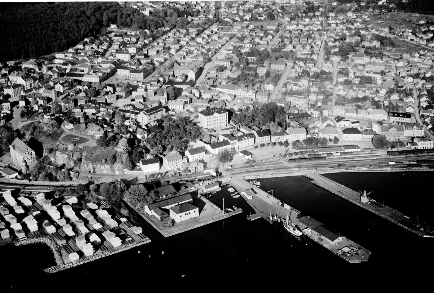 Larvik by - Flyfoto Fjellanger Widerøe