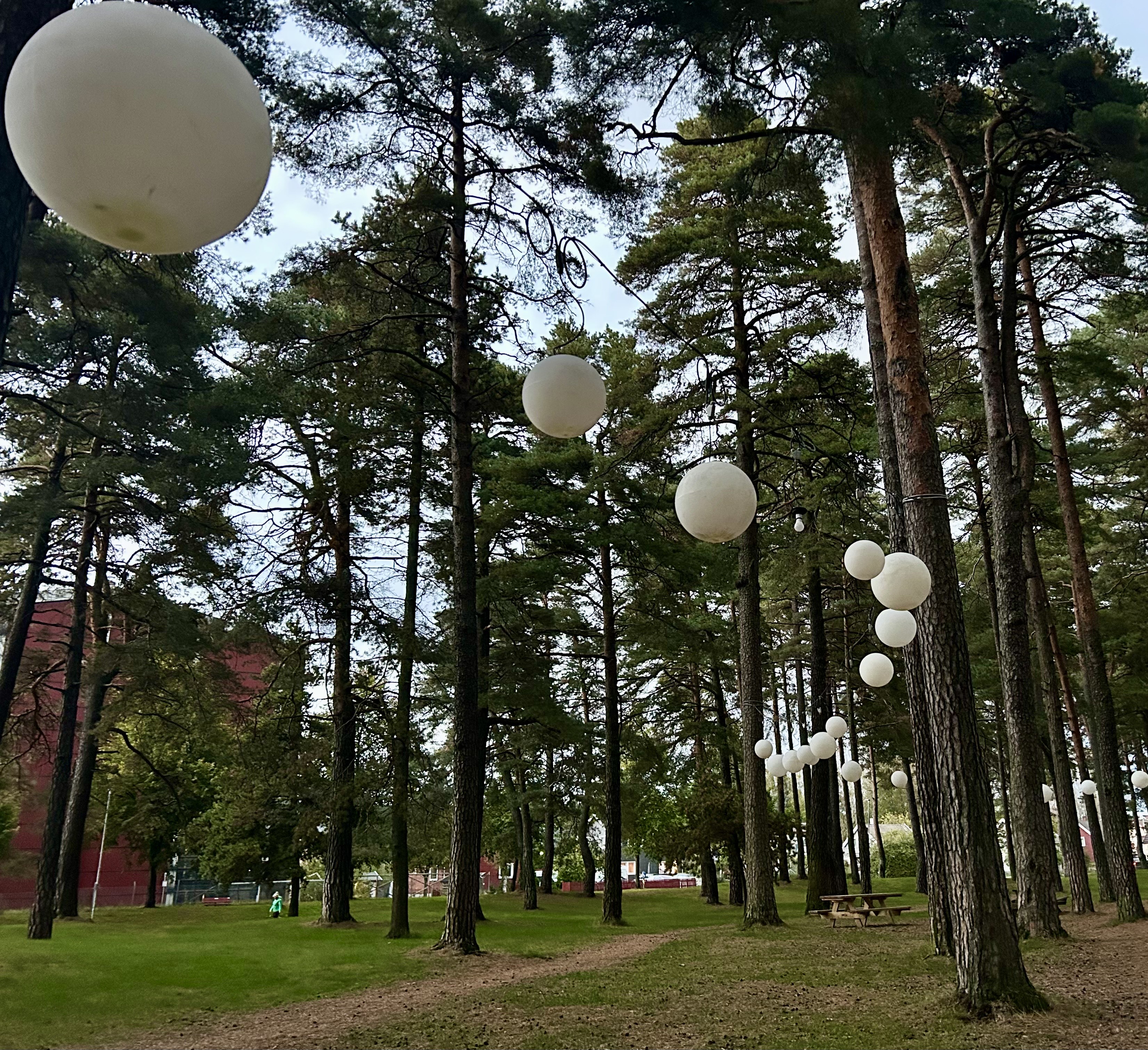 Bilde av lyskulene i Furumoa på Torstrand.