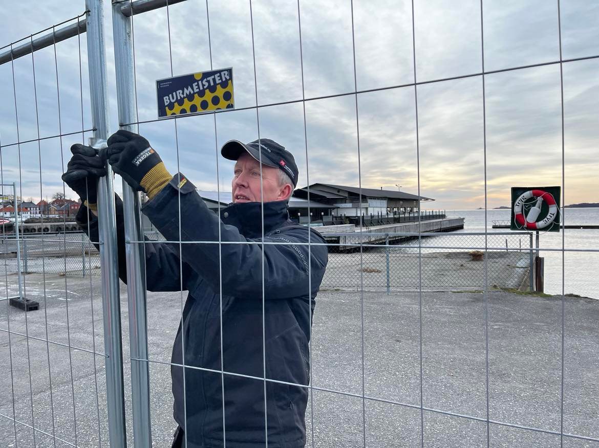 Larvik kommune stenger av Indre havn med byggegjerder