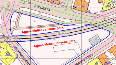 To parker i Larvik har fått nytt navn - Agnes Møller Jensens park og Søstrene Hassels park