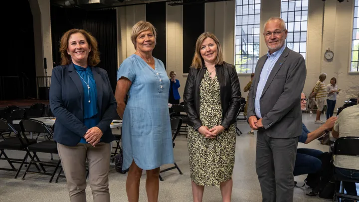 Fra venstre. Ragne Farmen (helse og mestring), Guro Winsvold (kommunalsjef helse og mestring), Anne Turid Wikdahl (Helsepersonellkommisjonen) og Rune Høiseth (utvalgsleder for helse, mestring og omsorg).