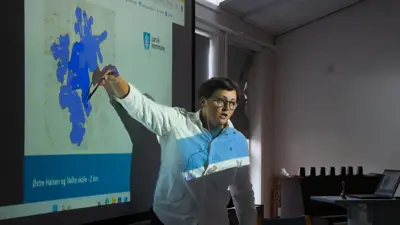 – Sju av ti ungdomsskoleelever i Larvik sier skolen føles irrelevant. Det må vi gjøre noe med