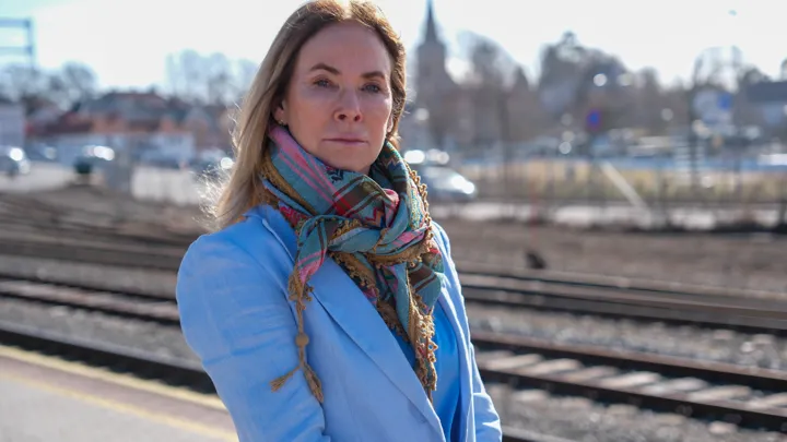 Ordfører Birgitte Gulla Løken Ved Jernbanestasjonen I Larvik 8
