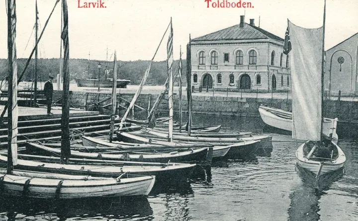 Tollboden Og Fiskerhavna I Gamle Dager