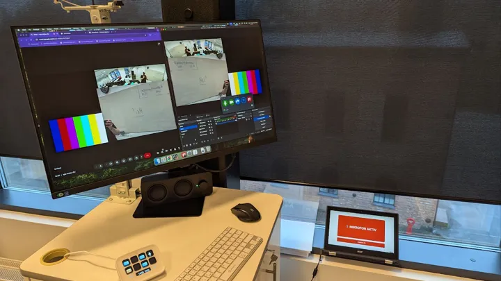Bilde av PC skjermer for hybridklasserom