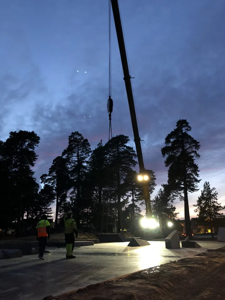 Skateområde med elementer av larvikitt på Furumua, Torstrand.