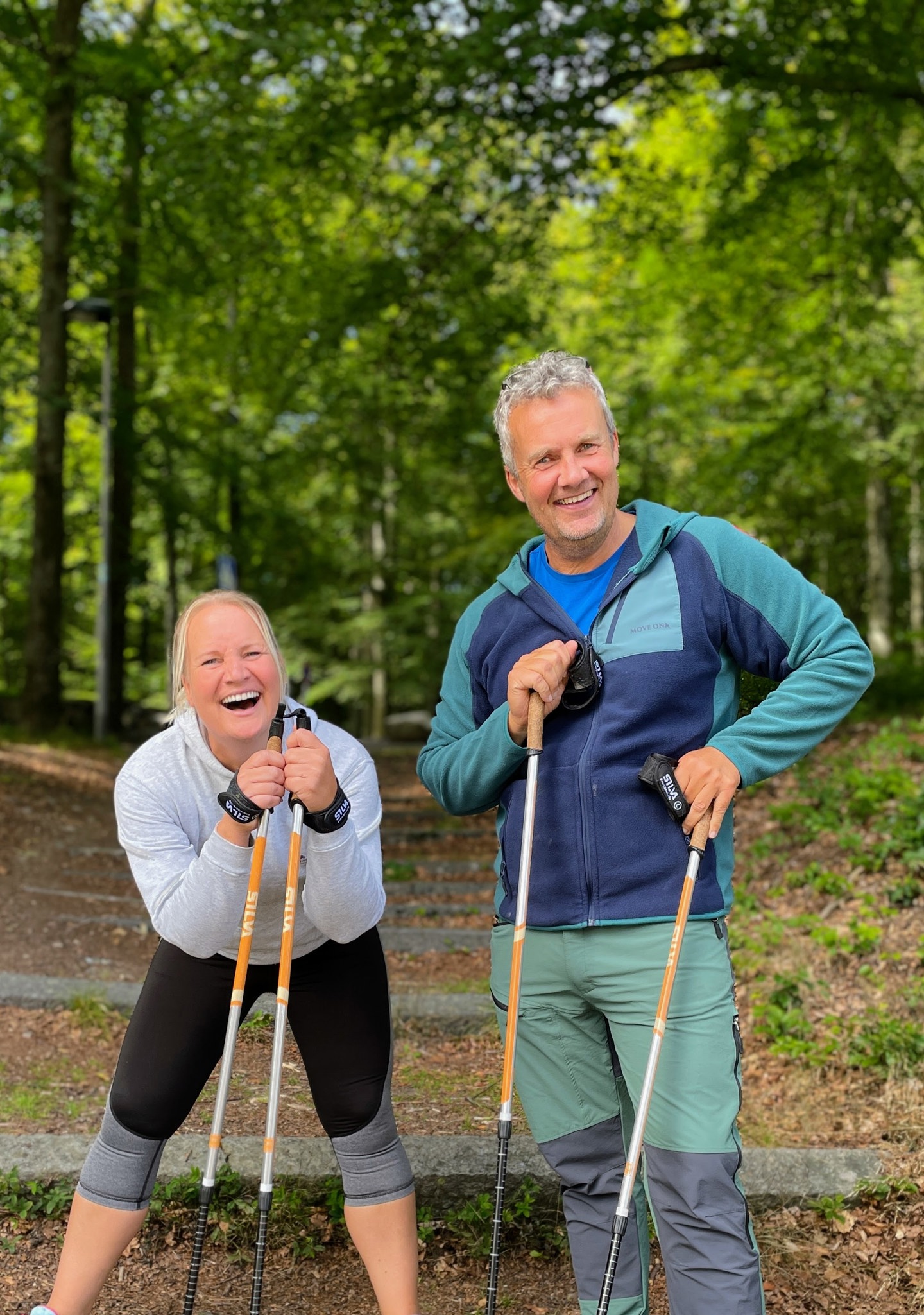 Tone og Jens på tur i Bøkeskogen. Foto: Helèn Norlin.