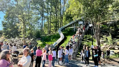 Folkevandring til åpningen av Hagadumpa