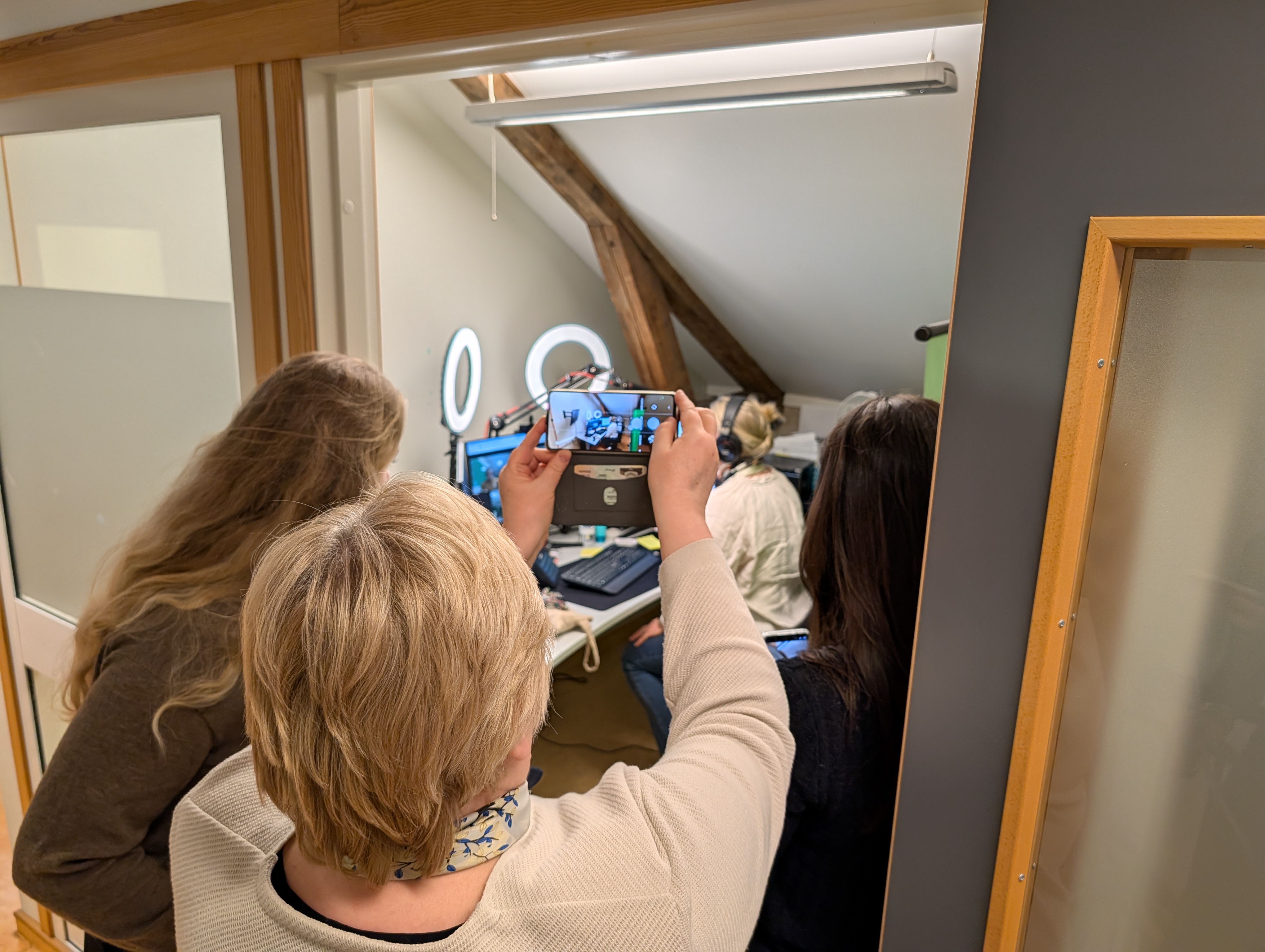 Lærere fra Kaunas Centre for Education Innovation på omvisning på læringssenteret