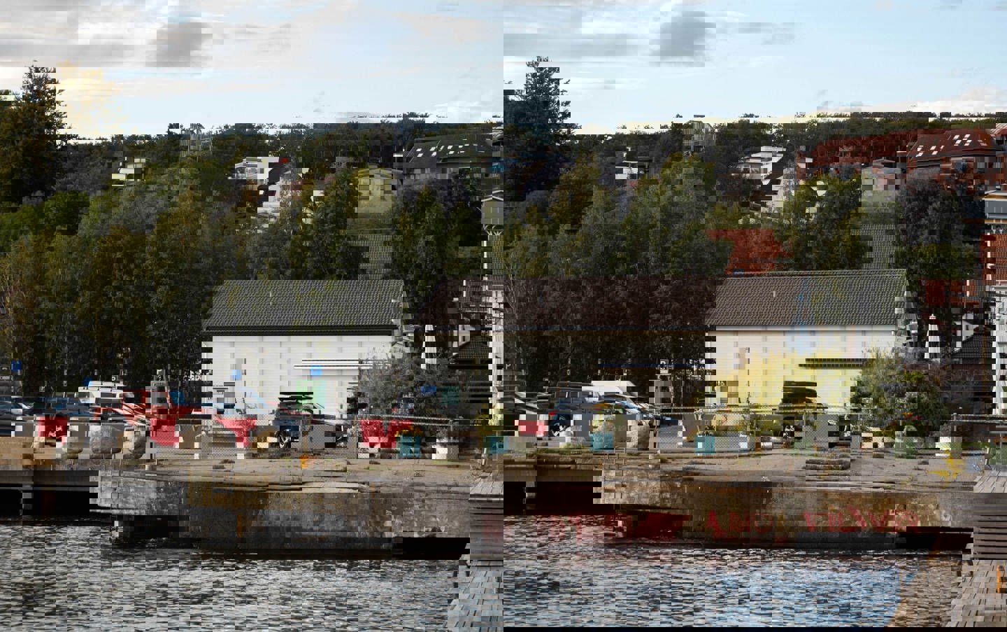 Parkeringsplassen over fiskerhavna