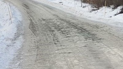 Glatte veier i Larvik - mange ringer vakttelefonen